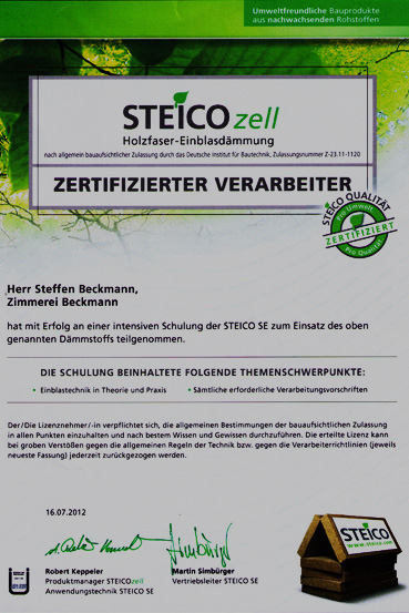 Zertifikat von STEICO als zertifizierter Verarbeiter für STEICOzell Holzfaser-Einblasdämmung